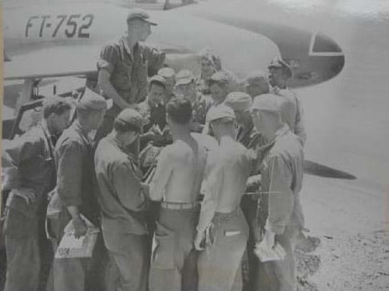 Korean War: Men of the 5th Air Force receive donated books and periodicals sent in the mail, 1951. Courtesy National Archives