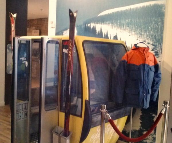Gondola display