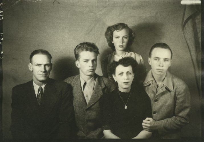 Carl & Zu Family, Abt 1944